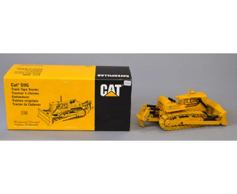 Norscot (Conrad) 2874 Caterpillar Cat D9G Track-type tractor 1:50 scale diecast model. VG, boxed.