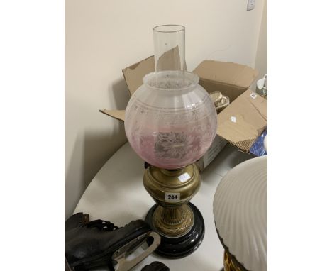 VICTORIAN US OIL LAMP WITH ETCHED GLASS SHADE