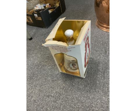 BELLS COMMEMORATIVE SCOTCH WHISKY BOTTLE WITH CONTENTS