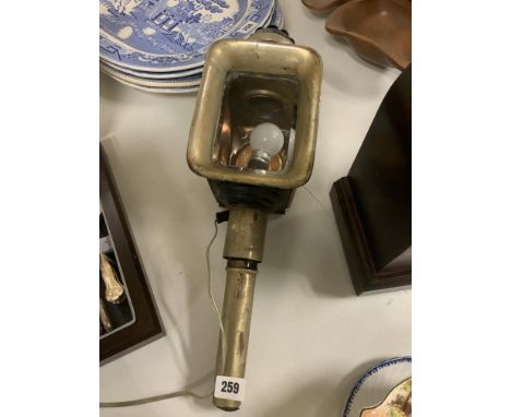 VICTORIAN GLASS OIL LAMP