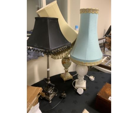 2 ONIX OVAL LAMPS, PLUS A MODERN METAL TABLE LAMP