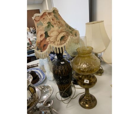 VICTORIAN STYLE OIL LAMP WITH TABLE LAMP VICTORIAN STYLE OIL LAMP WITH POTTERY TABLE LAMP