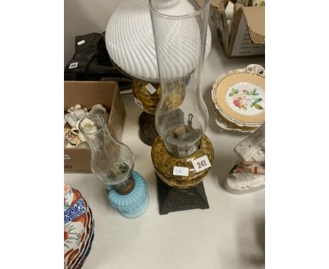 VICTORIAN OIL LAMP &amp; A GLASS BOWL TOGETHER WITH VICTORIAN SPORE OIL LAMP