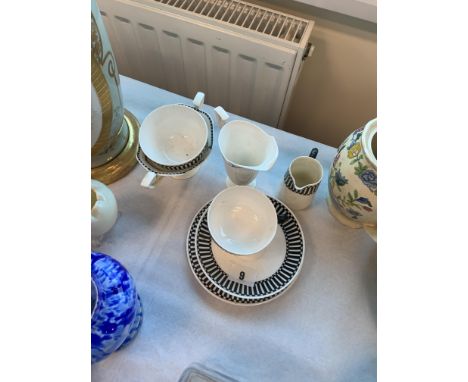 ROYAL WORCESTER EXPERIMENTAL CHINA COLLECTION OF ROYAL WORCESTER EXPERIMENTAL CHINA. 7 PIECES