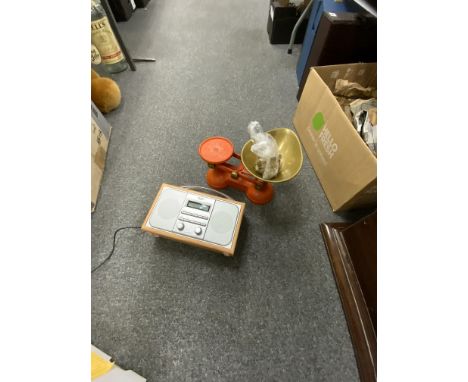 MODERN RADIO &amp; SET OF VINTAGE STYLE WEIGH SCALES