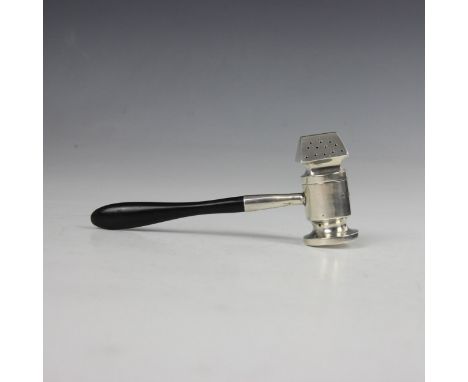 An Edwardian novelty silver pepperette, William Hutton & Sons Ltd, Birmingham 1904, modelled as a hammer with pierced pull-of