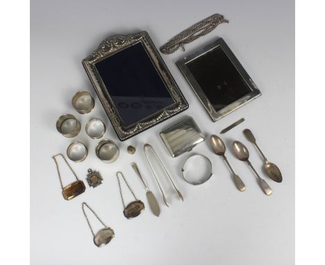 A selection of silver and white metal pieces, including a set of three Victorian silver fiddle pattern teaspoons, Josiah Will