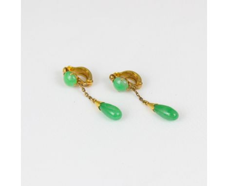 A pair of yellow metal 'jade' drop earrings, the circular cabochon suspending trace link chain and torpedo shaped 'jade' drop