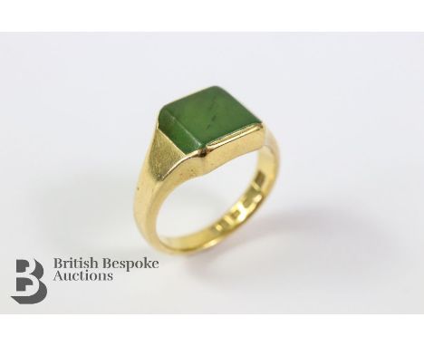 18ct yellow gold and jade signet ring, size P, approx 7.8 gms.&nbsp;