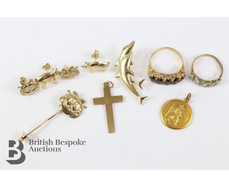 9ct gold jewellery, including a St Christopher pendant; dolphin brooch, Garfield stick pin and earrings; pair of piglet earri