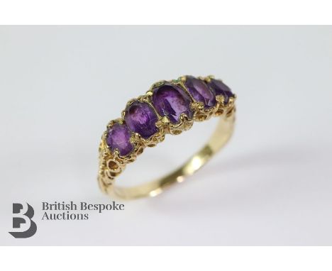 9ct yellow gold and amethyst ring. The ring set with five graduated oval amethysts 5 x 4mm to 7 x 5mm, size S, mm MX, approx 