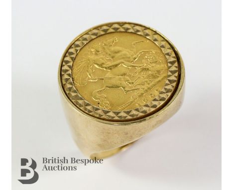 9ct gold sovereign ring. The ring set with a 1907 half sovereign in a 9ct gold mount, size U, approx 11.98 gms.&nbsp;