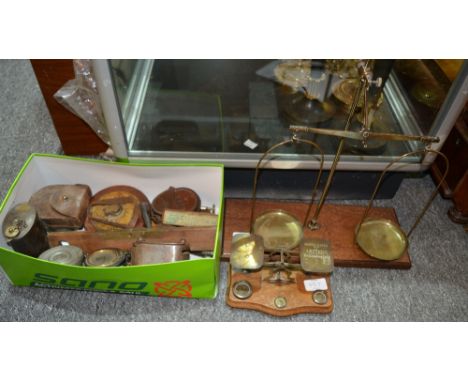 Collection of miscellaneous old measuring tapes together with levels, a compass, a sovereign scale and a 19th Century set of 