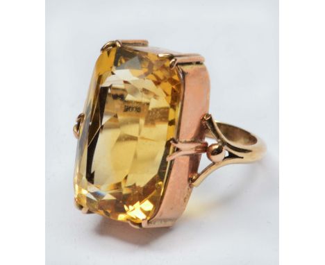 9ct gold ring  with stylised citrine setting, of rectangular form