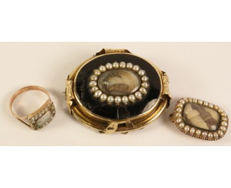 Victorian mourning gold and black enamel brooch inset with hair and seed pearls in pearl surround tested to 9ct, similar smal