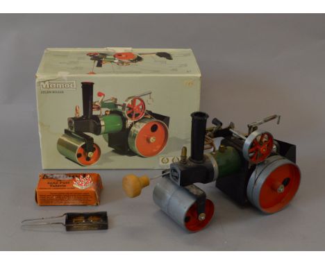 Live Steam. Mamod SR1a Steam Roller. Overall F/G boxed, with burner tray, missing steering rod.