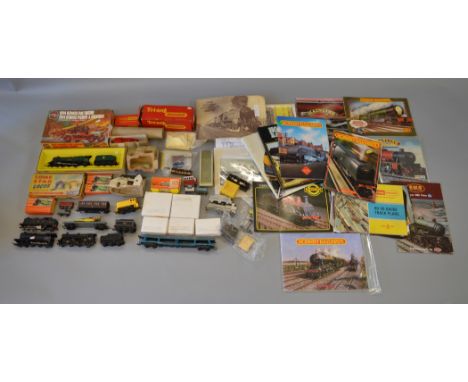 A mixed lot of OO Gauge Model Railway items together with a quantity of railway catalogues by Hornby, Mainline etc.. This lot