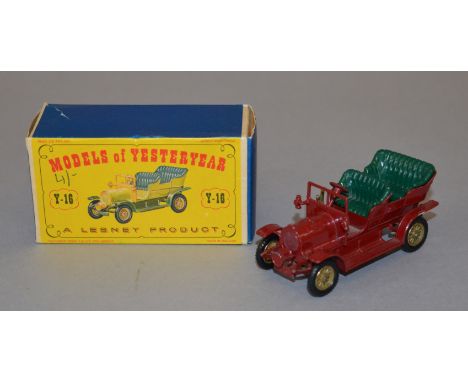 Matchbox Models of Yesteryear Y-16 Spyker Veteran Automobile, with rare maroon body without gold trim and green seats. G, som