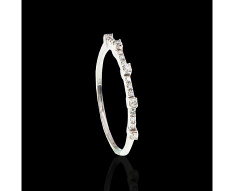 Claw set with 17 round brilliant cut diamonds weight 0,20 carats colour HI clarity VSSI in 9ct white gold, ring size 0