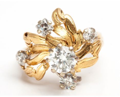 Claw set to the centre with a round brilliant cut diamond weight approximately 0,95 carats colour JK clarity VSSI, claw set t