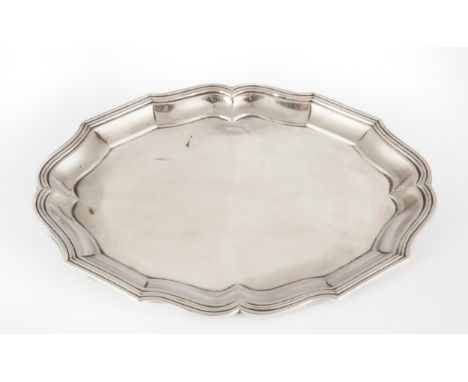 800 std, first half 20th century, with shaped reeded rim. 670g, 34,5cm wide