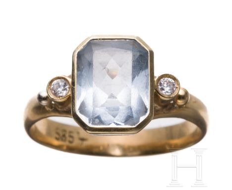 Ring mit Blautopas  14ct Gelbgold. Facettierter Blautopas. Ringschiene punziert mit Feingehalt "585" und Meistermarke. Stein 