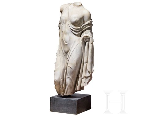 Klassizistische Marmorstatue nach dem Vorbild der hochklassischen Aphrodite des Typus "Fréjus", um 1800 - frühes 19. Jhdt.  U