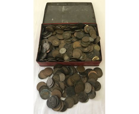A collection of vintage and antique coins. To include pennies: half pennies, sixpences, three pence pieces, shillings and 5 p