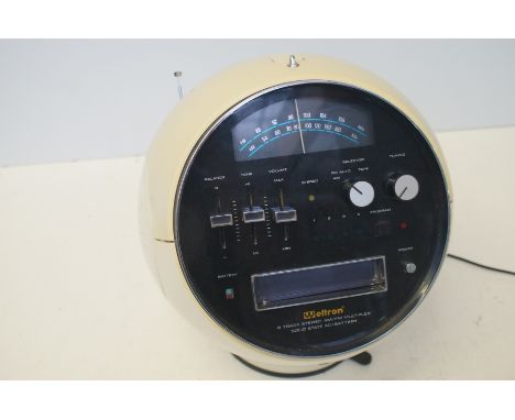 Retro Space helmet style Weltron Stereo with 8 track player and suction base