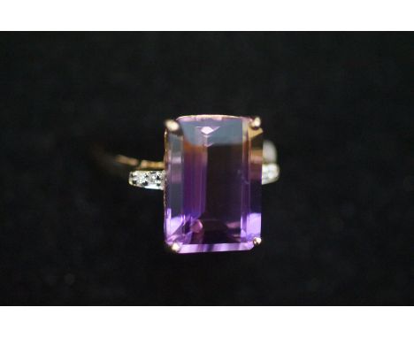 9ct Yellow gold ring set with large amethyst &amp; diamond shoulders Size O