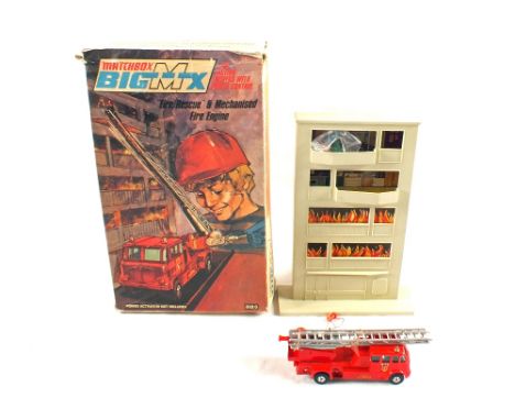 A boxed Matchbox BM6 fire, rescue and mechanised fire engine