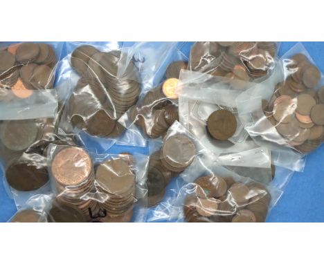 Large collection of UK coins, William IV - Elizabeth II, including some silver. P&amp;P Group 1 (£14+VAT for the first lot an