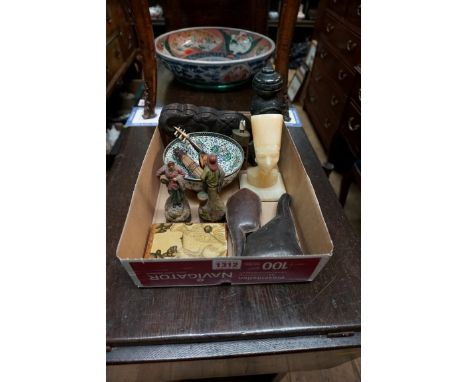 A mixed group of items, to include: an enamel circular bowl, 13cm diameter; meerschaum pipes; etc.&nbsp;&nbsp; 