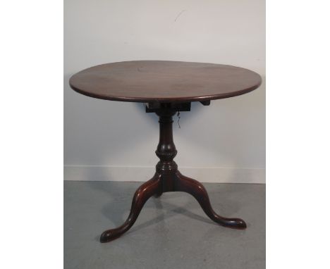 18TH CENTURY MAHOGANY CIRCULAR TRIPOD BIRD CAGE TYPE TEA TABLE the well figured top revolving on a open sided block support, 