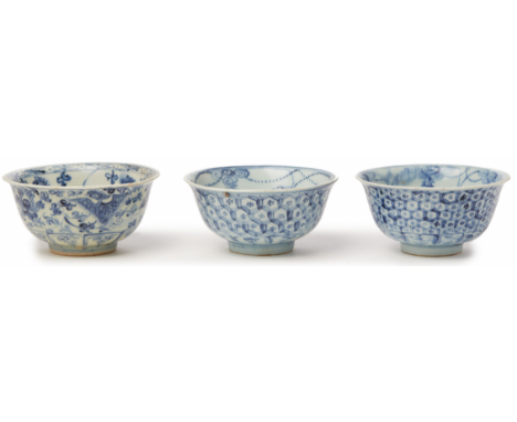 THREE BLUE AND WHITE PORCELAIN BOWLS (5) Variously decorated with stylised foliage, two with honeycomb decorated exterior Eac