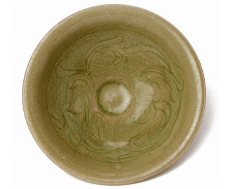 AN INCISED LONGQUAN CELADON BOWL Northern Song The interior with stylised floral decoration 13cm diameter / 180gr &gt;&gt; Wi