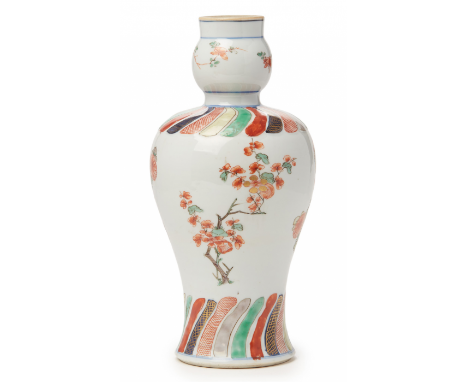 A 'FAMILLE VERTE' BALUSTER PORCELAIN VASE Kangxi Period, according to the inventory 24cm high With box (2.2kgs - 40cm x 18cm 