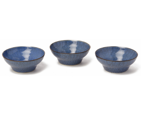 THREE SMALL BLUE GLAZED 'GE TYPE' PORCELAIN BOWLS Of ogee shape with blue crackle glaze and brown glazed rims 12cm diameter e