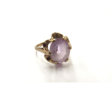 A 9ct gold amethyst ring. Size O, 3.3g 
