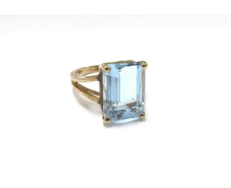 A gold ring set with a rectangular sky blue topaz, stamped 10k. Size L, 5.1g 