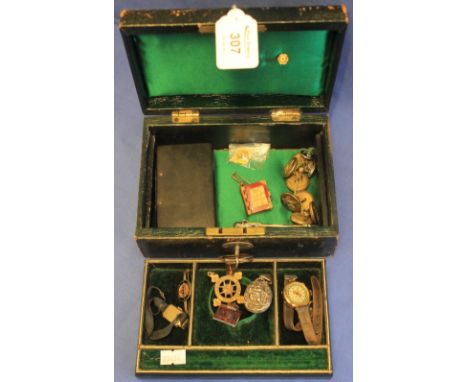 Fitted, velvet lined jewellery box containing: pocket pendant; bar brooches; wristwatches; military buttons; snuff box etc. (