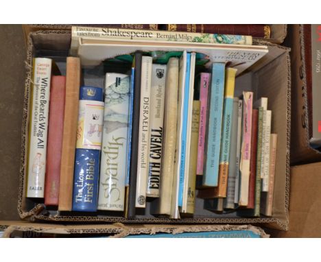 BOX OF MIXED BOOKS - THE LION FIRST BIBLE, THE GUIDE HANDBOOK, THE BROWNIE GUIDE HANDBOOK ETC