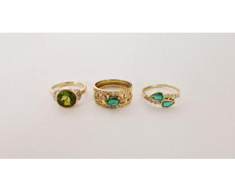 18K gold green stone and diamond dress ring size P1/2,750 mark, 6g, 18K&nbsp;green stone ring with two teardrop stones, possi