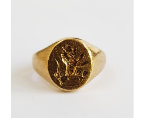 Gold signet ring with intaglio crest of lion and crown (marks indistinct probably 9ct) size M1/2, 12.8g&nbsp;Condition Report