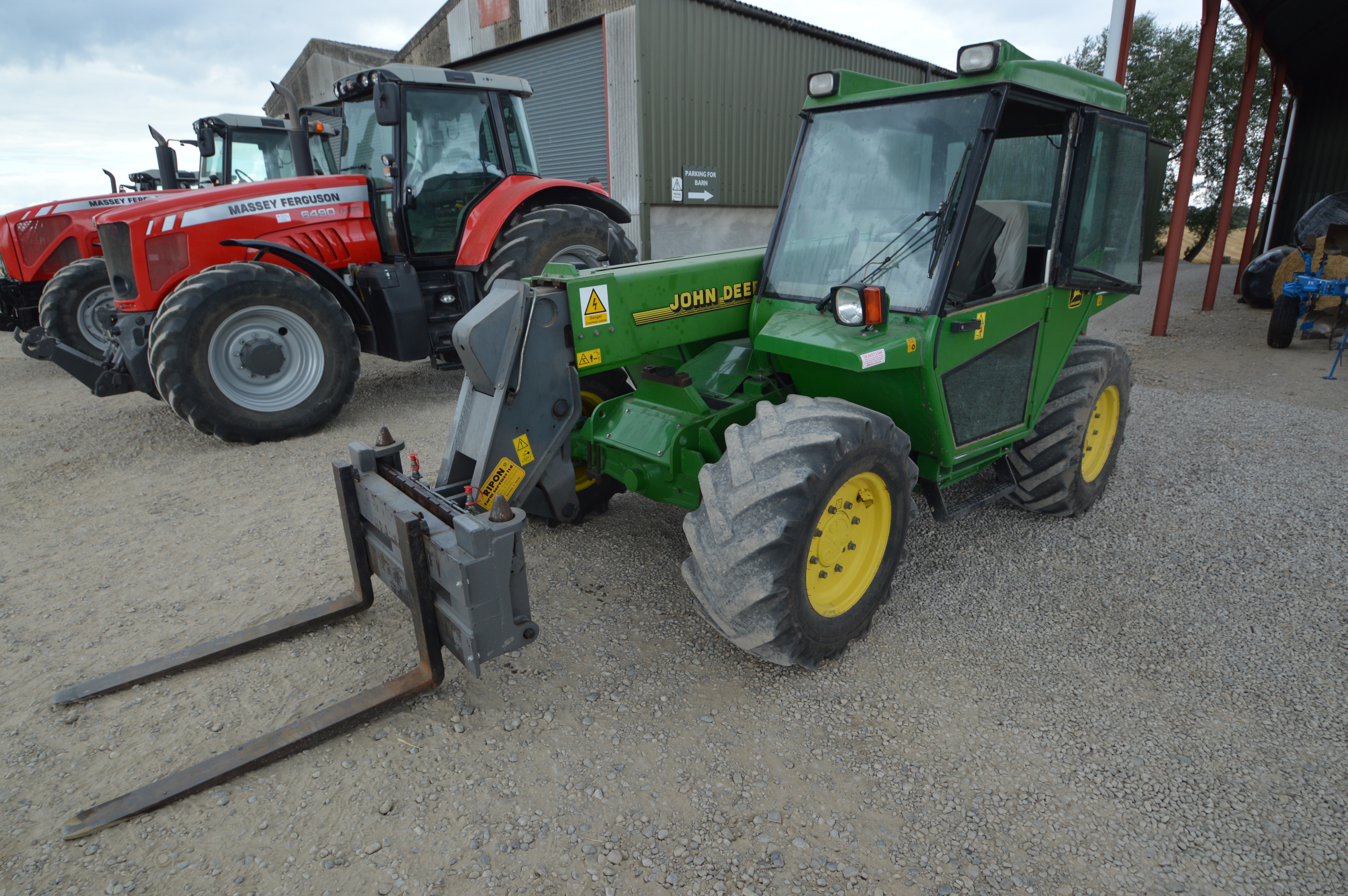 John Deere Telescopic Forklift 4400 (N930 JWY) Comes With Pallet Forks