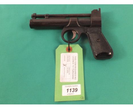 A Webley & Scott Junior .177 air pistol, post war (1946-1950), Batch No.625, as a post 1939 air weapon the restrictions of th