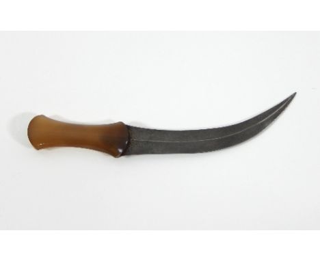 An Ottoman curved agate dagger with damascene ridged steel blade, 27cm long Condition Report: Lot 838:
Blade secure in hilt. 