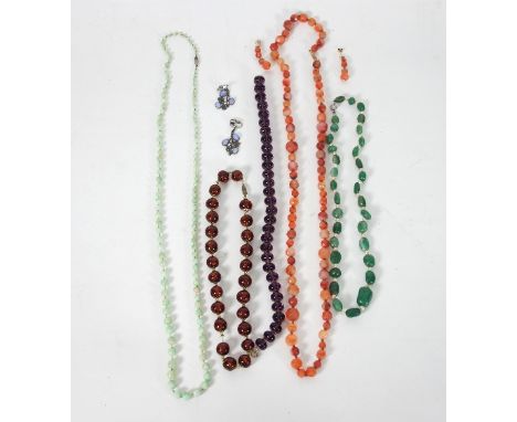 A strand of faceted agate beads and the matching ear pendants, a jade bead necklace of graduated circular beads and three oth