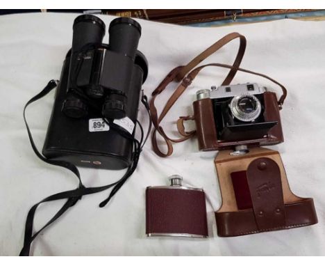 PAIR OF CHINON 10 X 40 BINOCULARS IN CASE, A SOLIDA 2 BELLOWS CAMERA IN CASE & A SMALL HIP FLASK