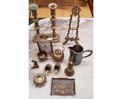 BOX OF ASSORTED BRIC-A-BRAC & A GLASS BODIED CARRIAGE CLOCK